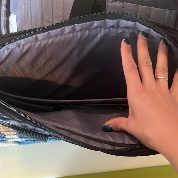 Mens Laptop Bag. Extremely Spacious. Used in good condition - Picture 3 of 4